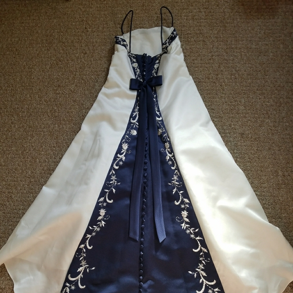 Little girls Alfred Angelo flower girl dress